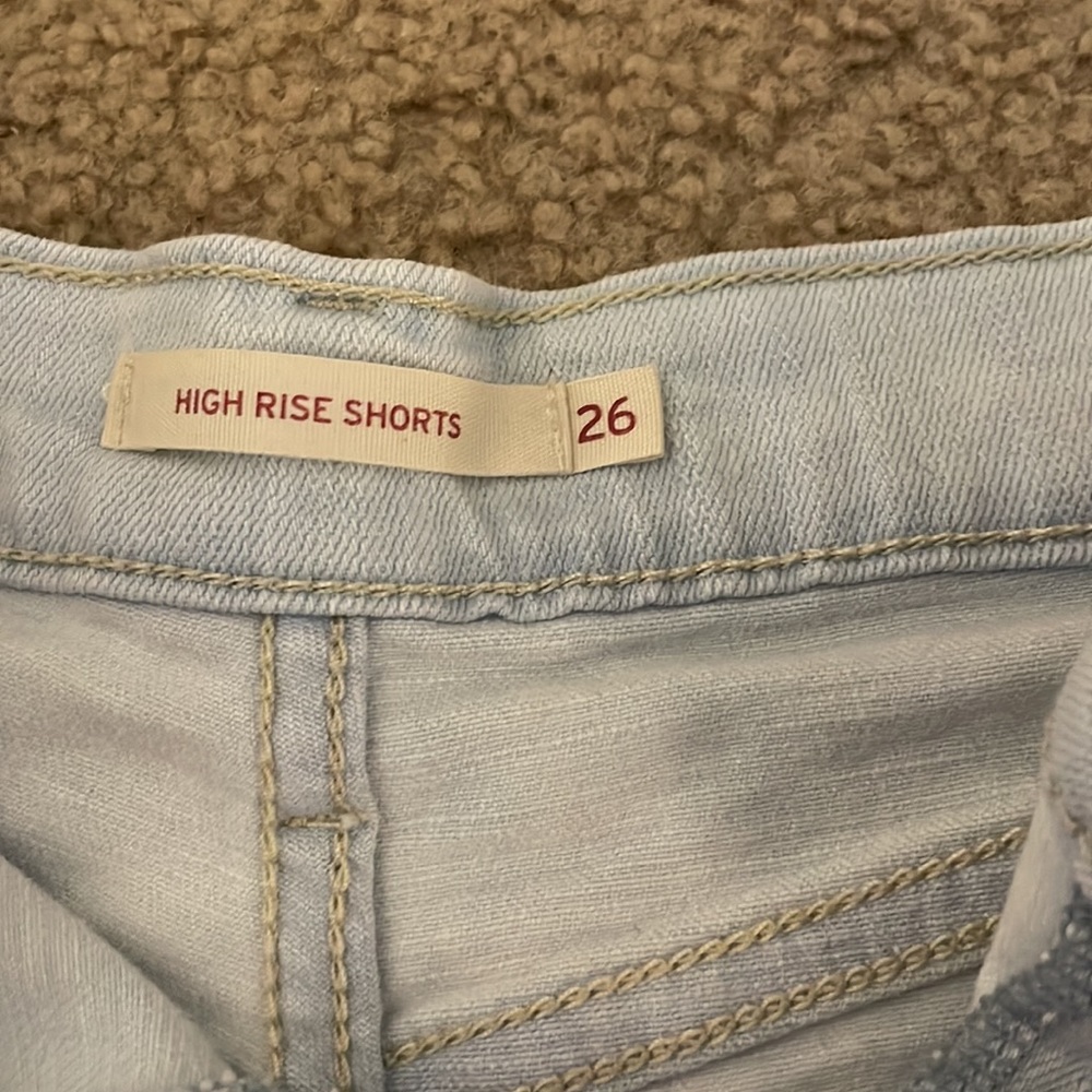 Levi’s High Rise Shorts - Picture 3 of 4